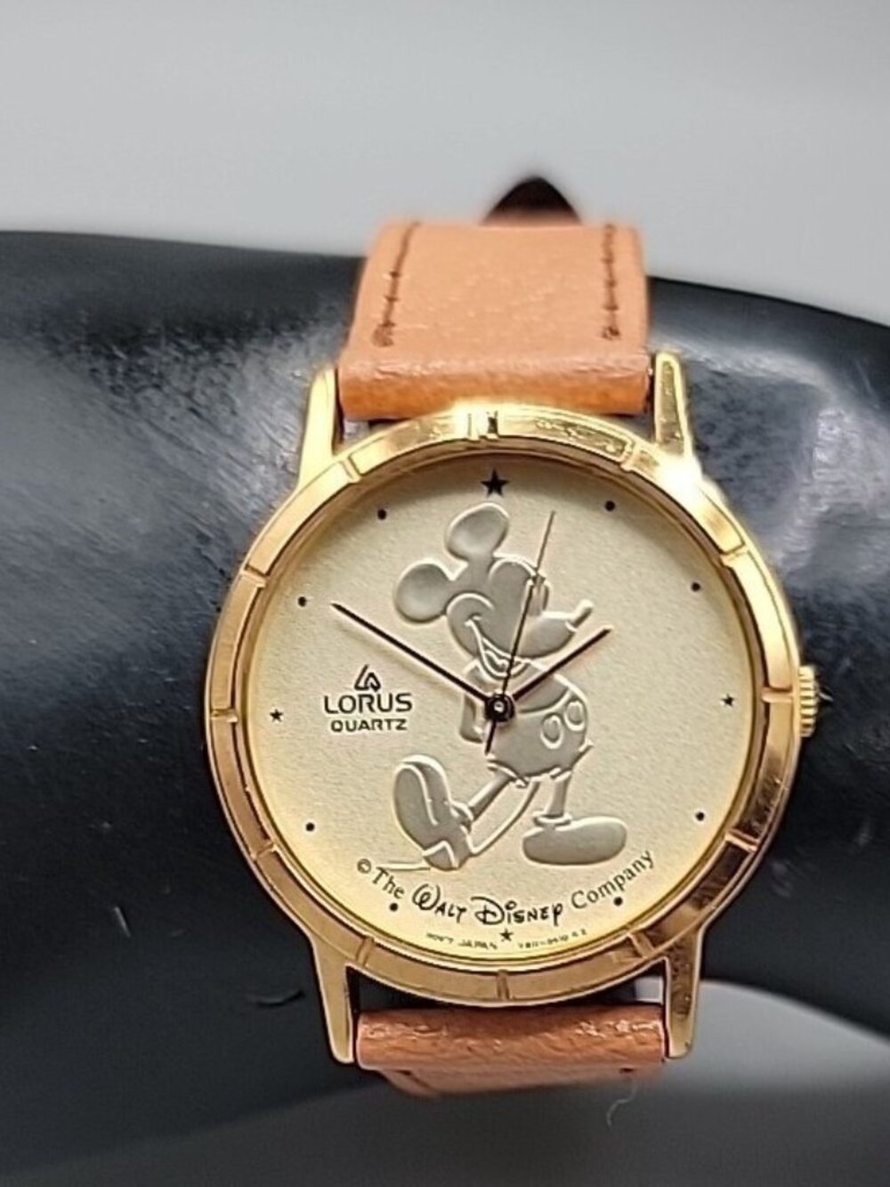 Vtg Lorus Seiko Mickey Mouse Quartz Watch V811-5410 Gold Tone 7" Leather Band - Picture 3 of 16